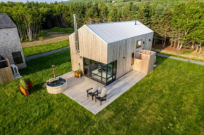 Spruce - Luxury 1 Bdrm Cottage Stunning Views & Hot Tub, Private Path to the Beach